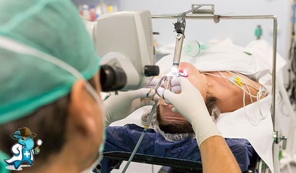 Cubre el Seguro de Salud la Laringoscopia en España