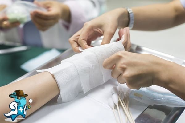 ¿Me Cubre el Seguro de Salud en Caso de una Herida por un Objeto Afilado en España?