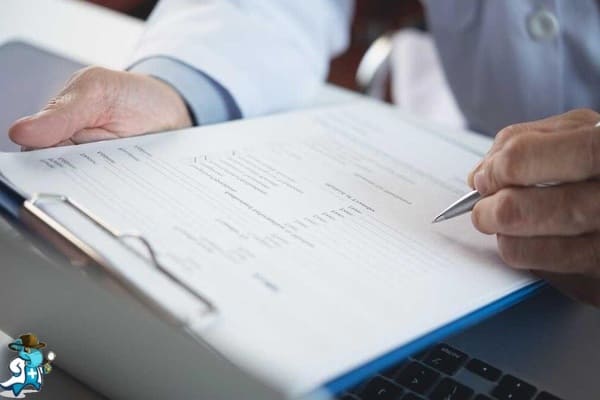 ¿Qué Exclusiones tendría un Seguro de Salud para una Persona con una Alergia al tacto en España?
